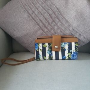 New wallet / wristlet